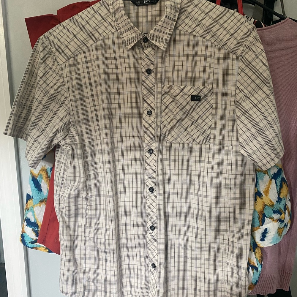 Arc’teryx shirt sleeved shirt, medium
